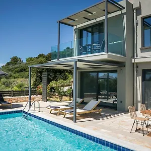 Villa Sea Front, Spathion